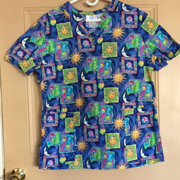 Scrub Top Celestial Design - Picture 1 of 3